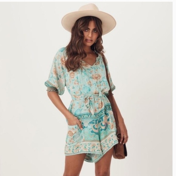 NWOT Spell & the Gypsy Seashell Romper XS Z359